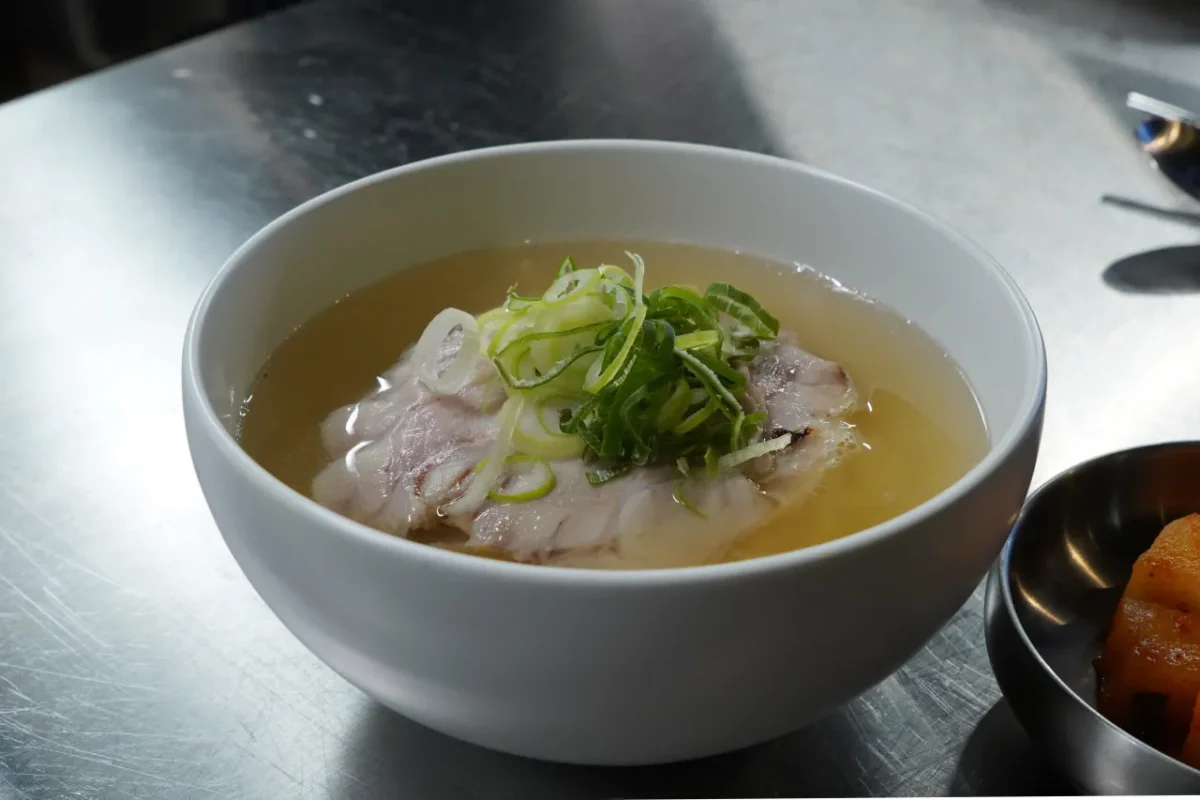 생방송투데이 충무로 흑돼지국밥