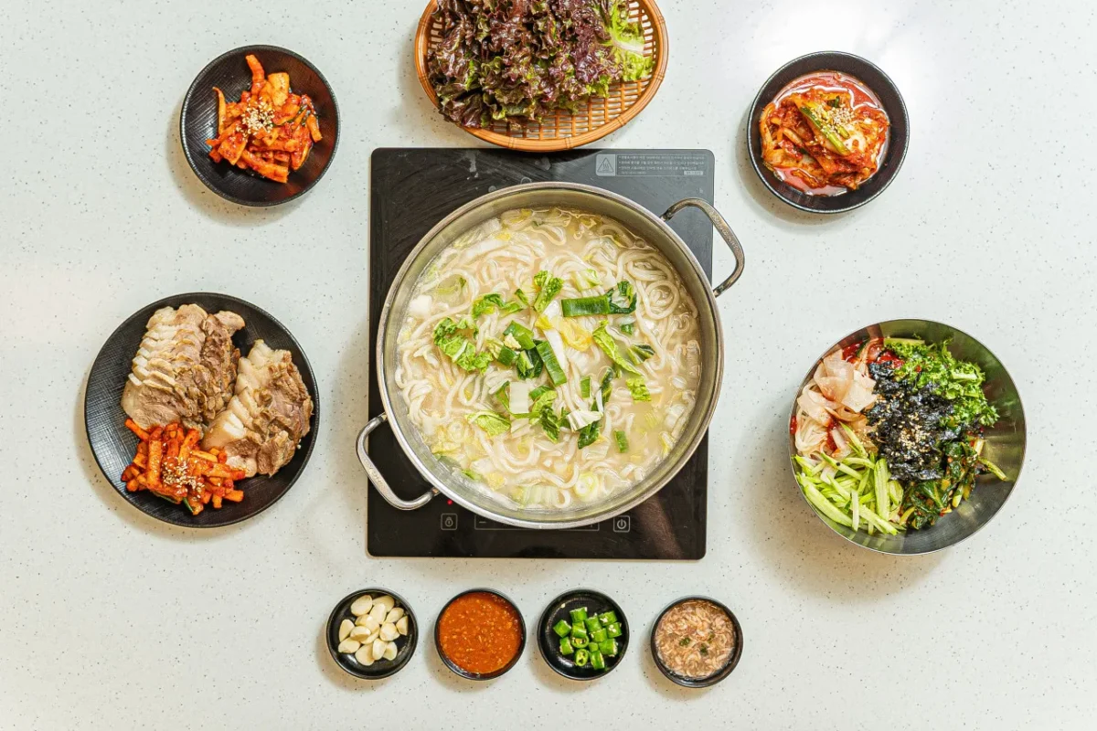 생생정보 칼국수+보쌈 무한 리필